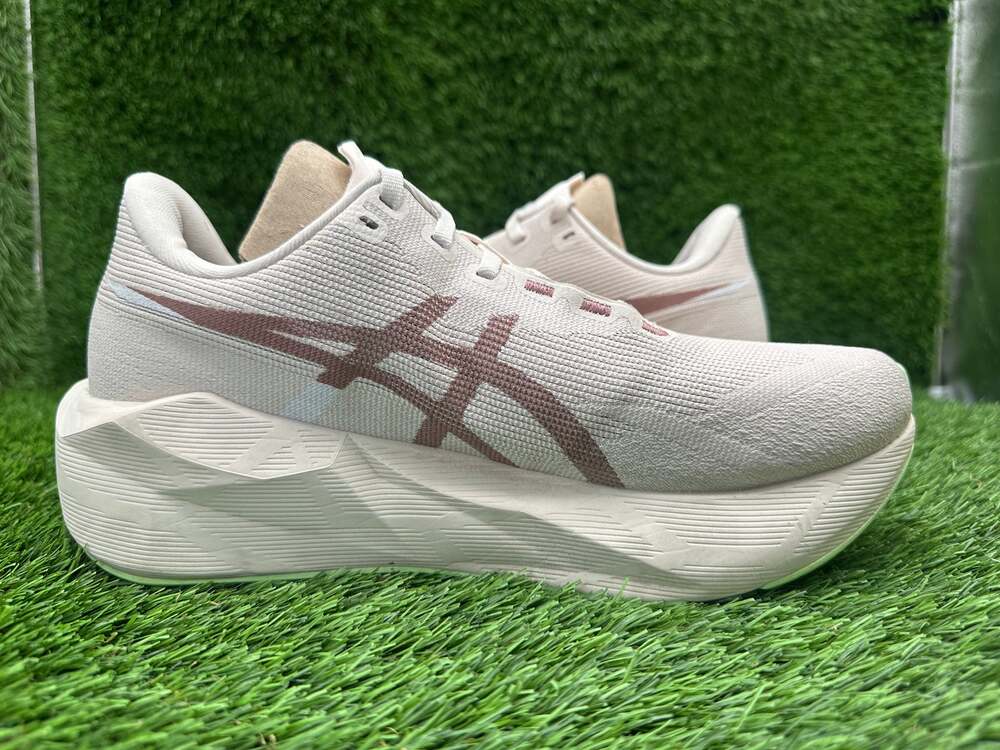Asics Novablast 6 1012C007 Athletic Sneaker Women's 9.5 Beige Woven Training